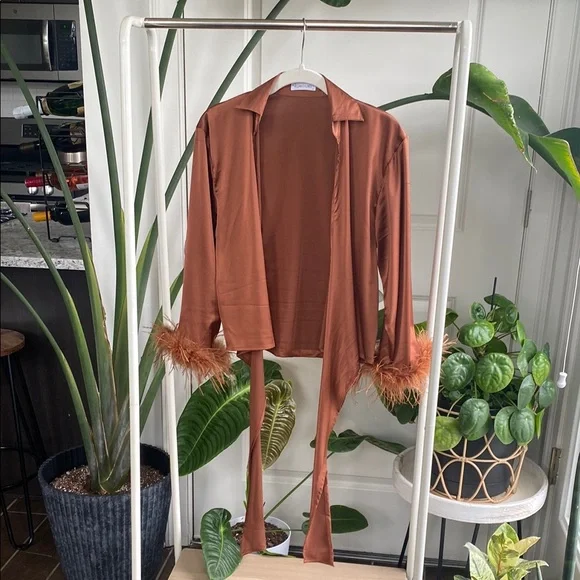 NWOT Rumors Tie-Front Blouse with Feather Cuffs - Picture 7 of 7